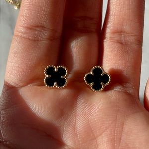 Van Cleef 9mm onyx studs